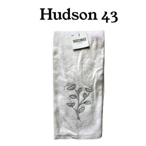 NWT Hudson 43 White And Silver 16” x 26” Hand Towel